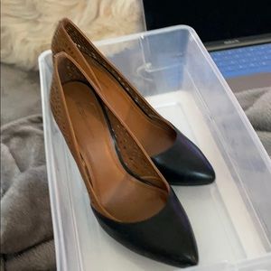 BCBGeneration pumps size 7.5 B Black/Tan